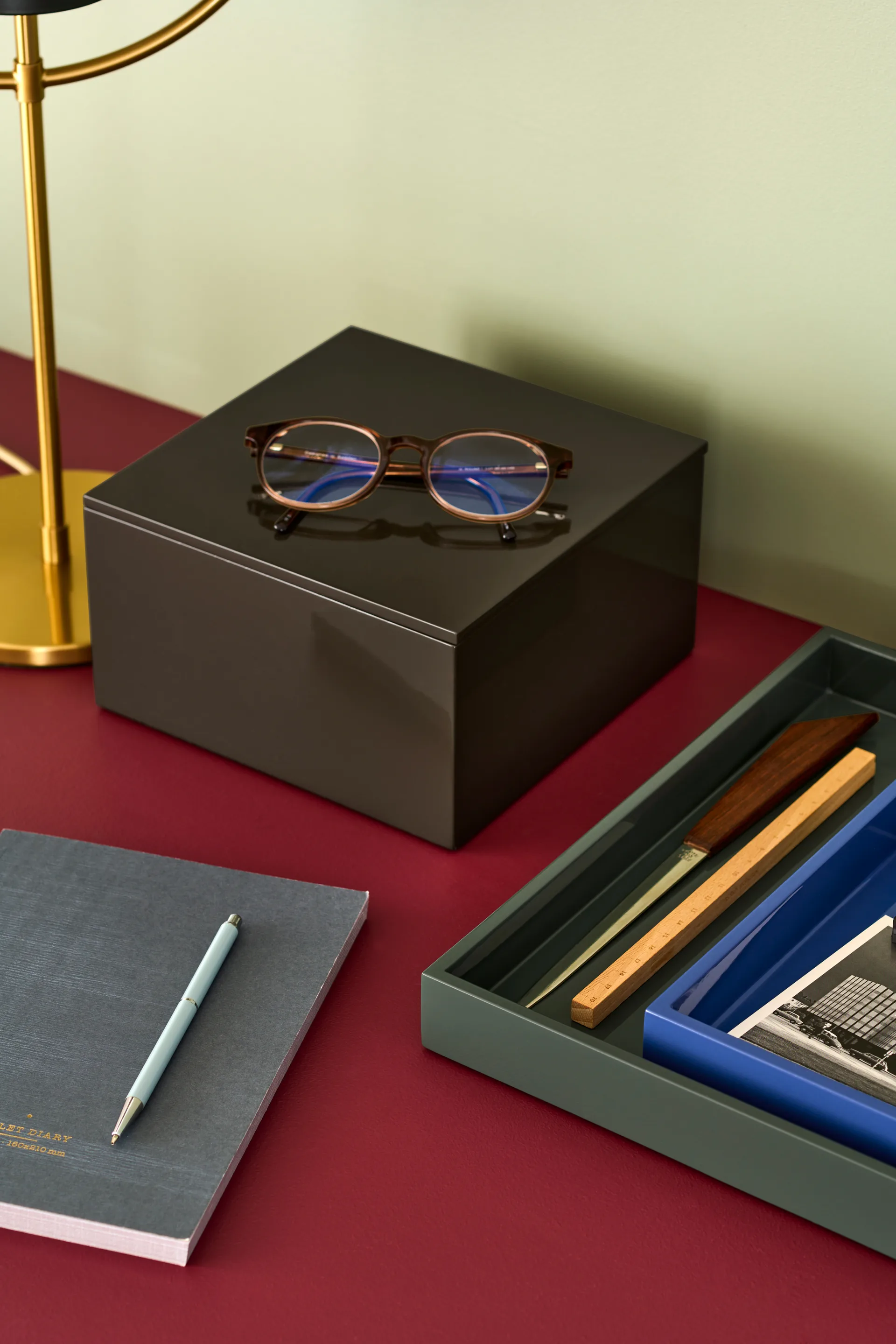 Lux lakkert dekorasjonsbrett 19x19x3,5 cm, Ultramarin Mojoo