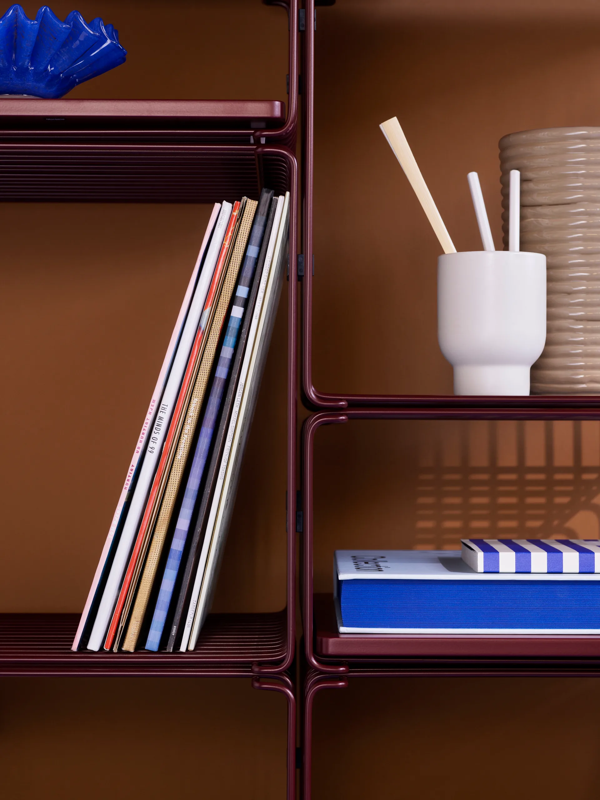 Panton Wire Extended hylle 70x34,8x25,7 cm, Black red Montana