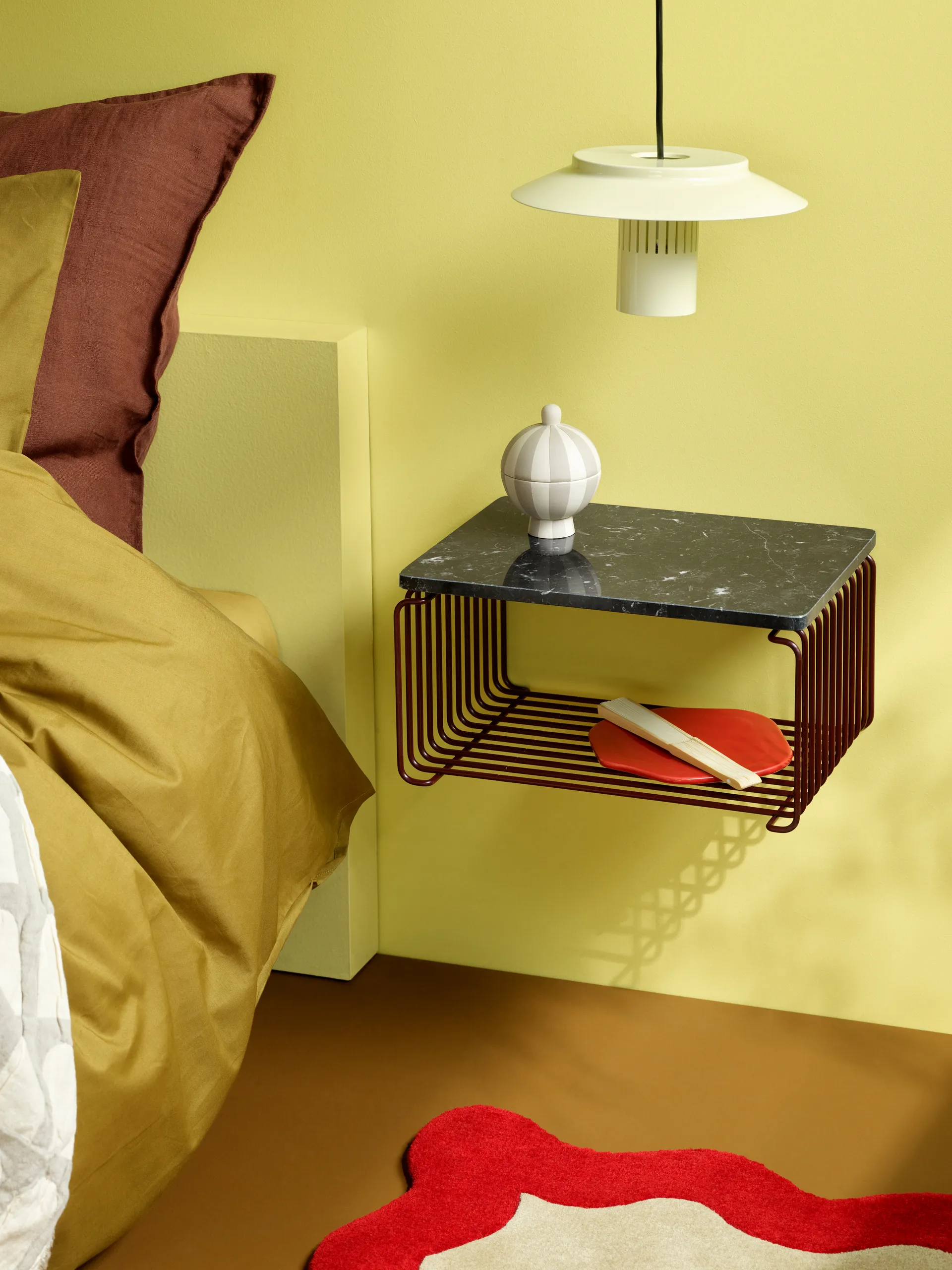 Panton Wire Half Height hylle 34,8x17,2x25,7 cm, Black red Montana