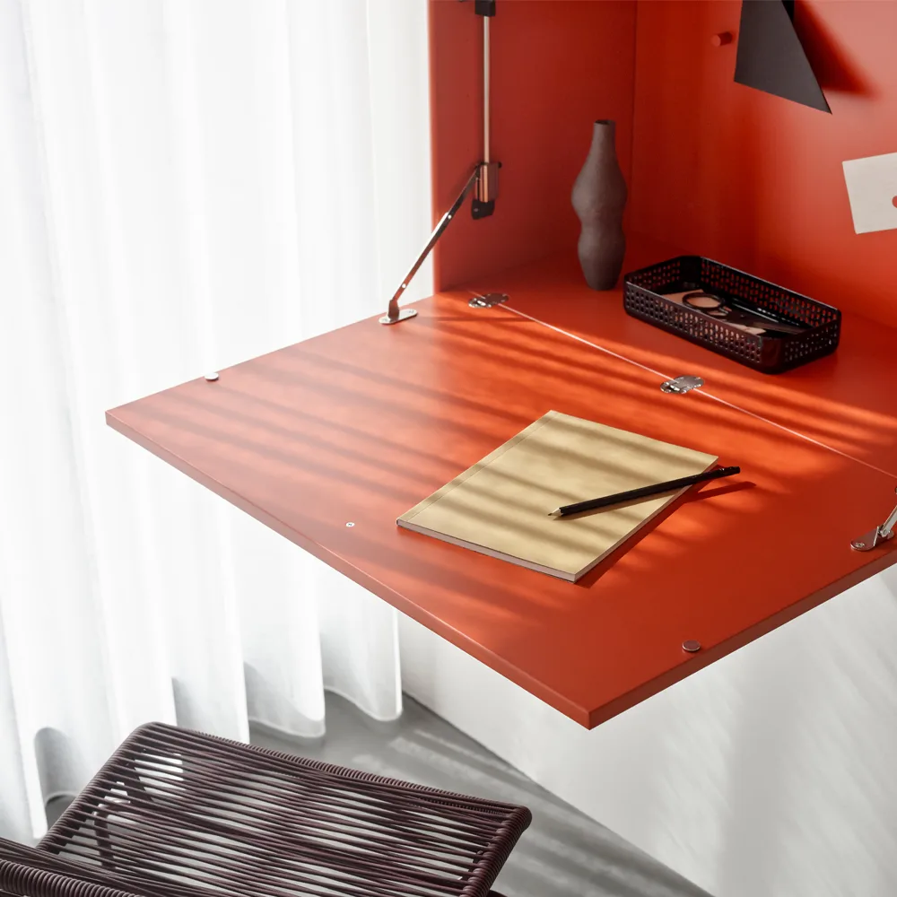 STUDIO skrivebord vegghengt, Beetroot 165 Montana