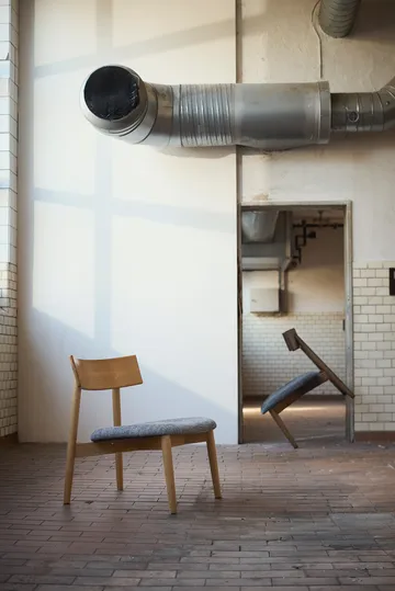 Tetra lounge chair - Betongfarget stoff-naturoljet eik - MUUBS