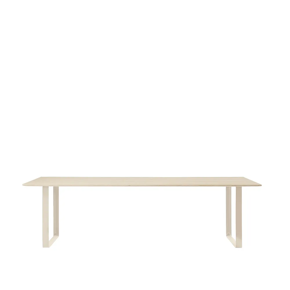 70/70 spisebord 255 x 108 cm, Oak veener-Plywood-Sand Muuto