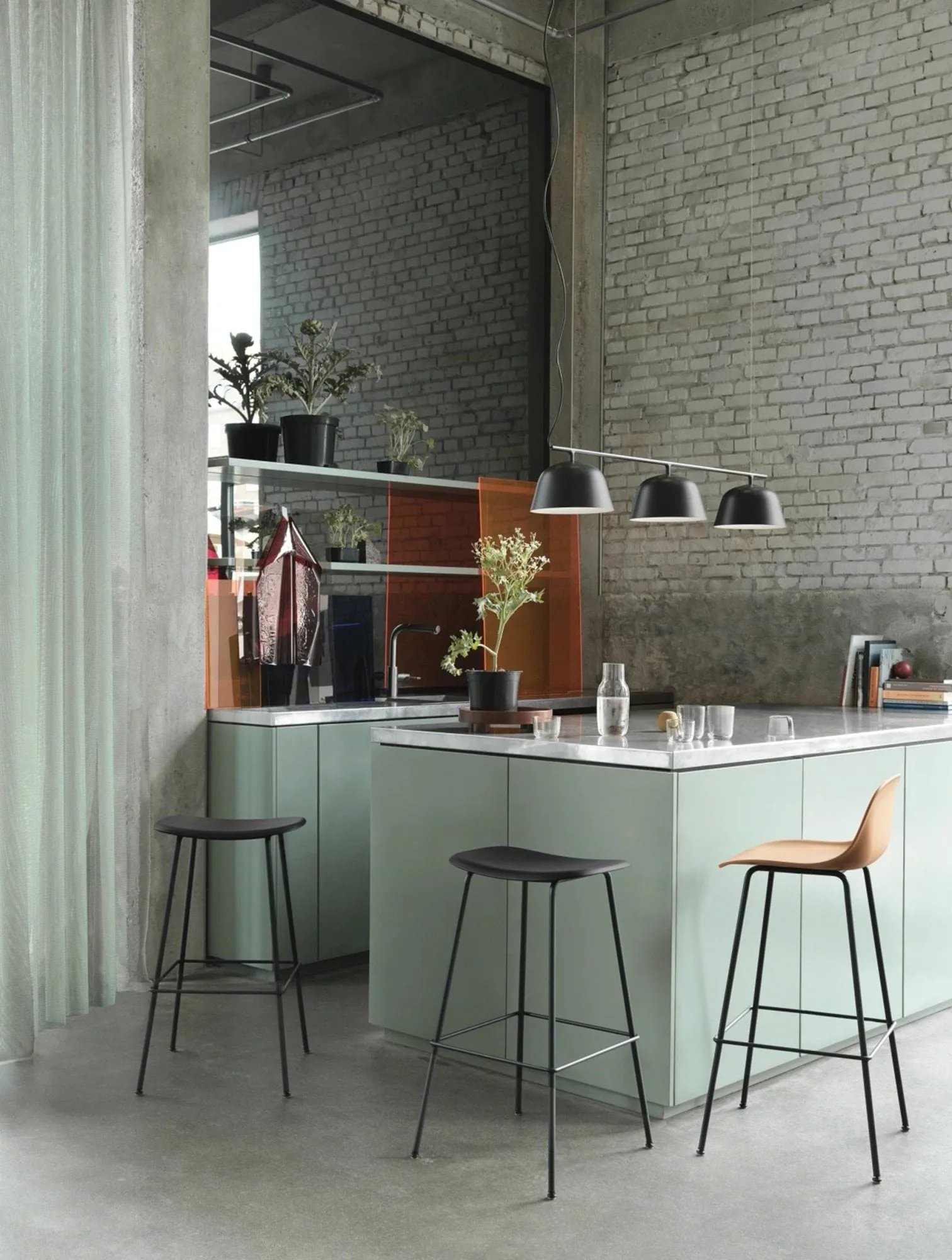 Ambit Rail taklampe, svart Muuto
