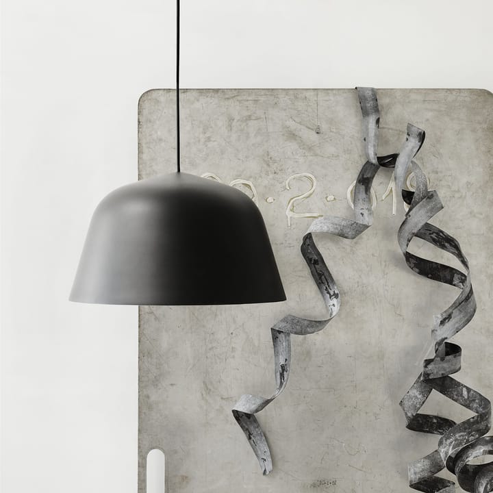 Ambit taklampe Ø25 cm, svart Muuto