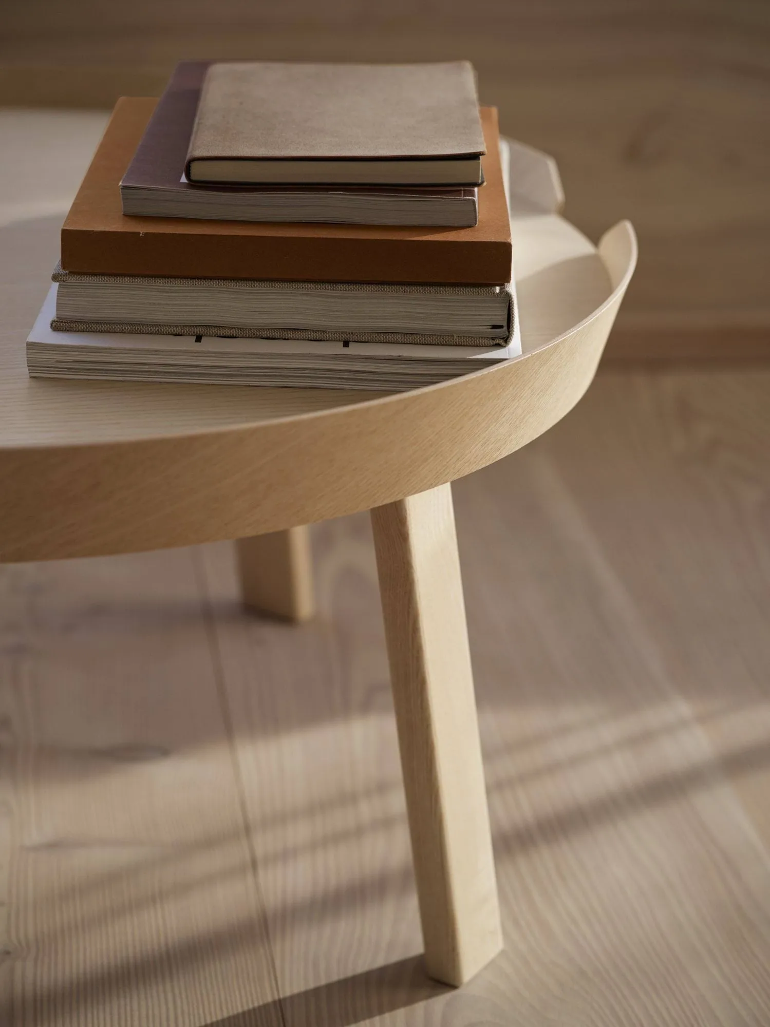 Around bord stort, Oak Muuto