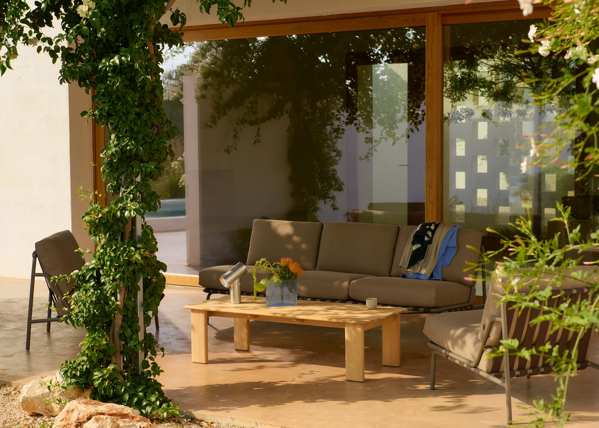 Assemble sofabord, Teak, 135x55 cm Muuto