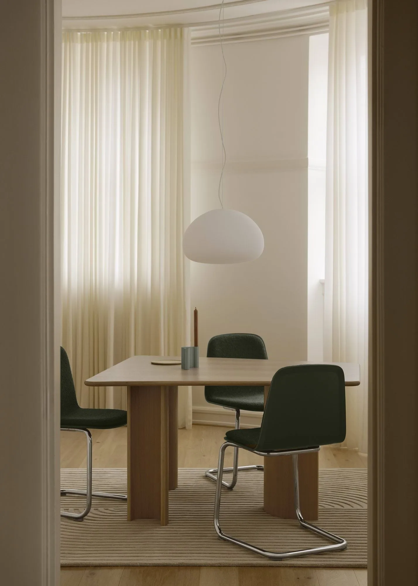 Brink Chair Cantilever Base stol, Eik-krom Muuto