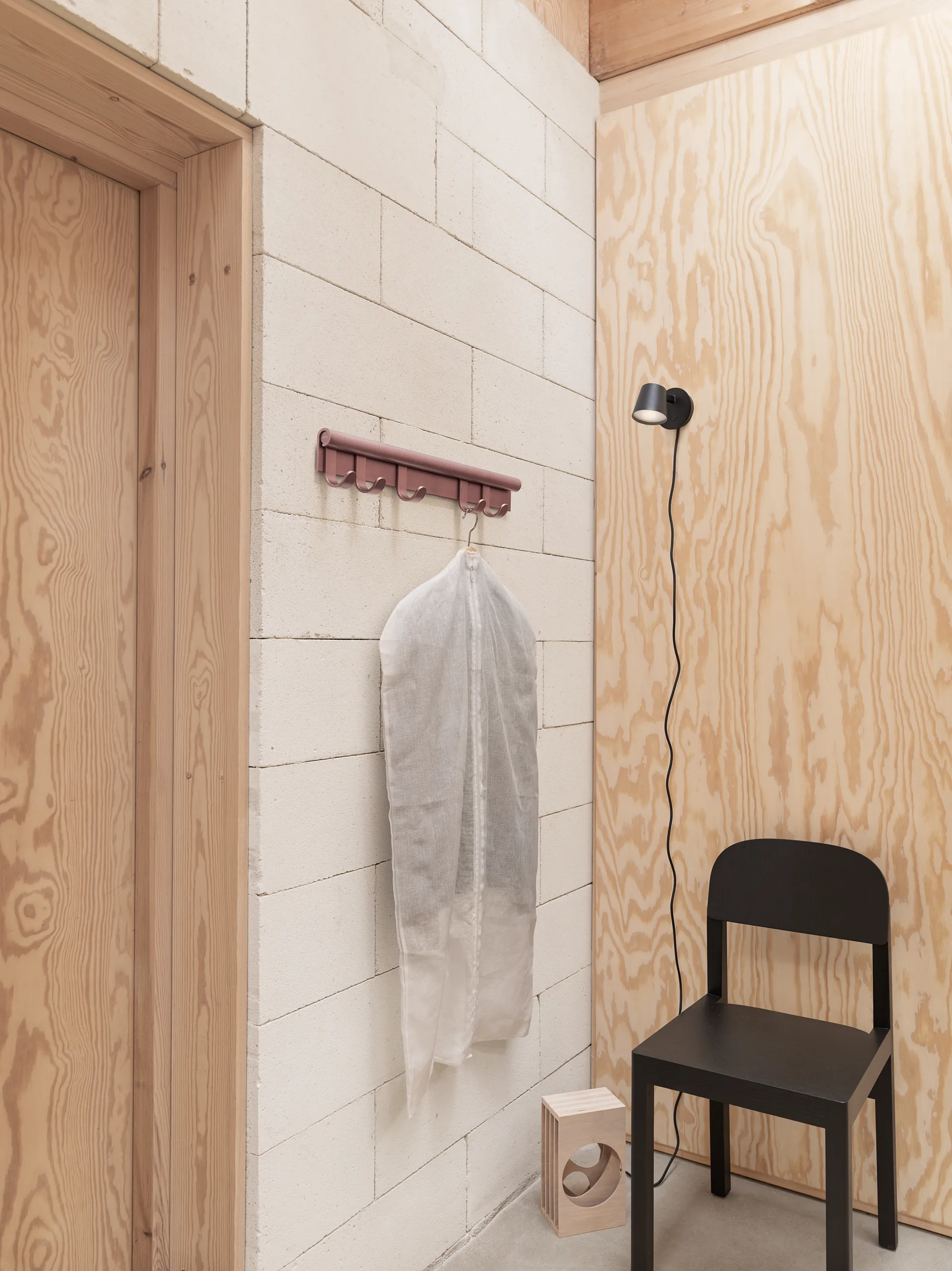 Coil knaggrekke 60 cm, Plum Muuto