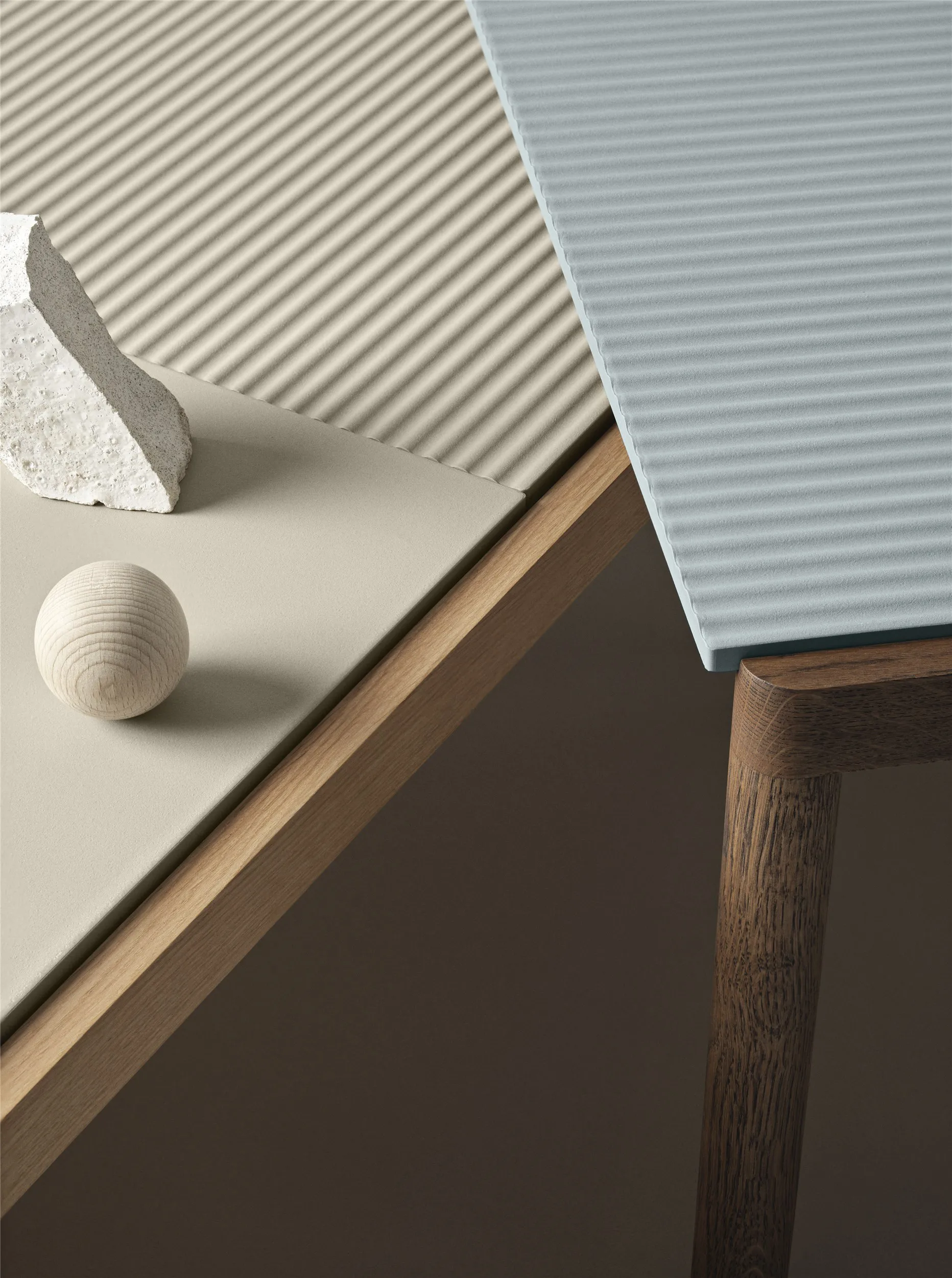 Couple 2 Plain-1 Wavy salongbord 120 x 84 x 35 cm, Sand-oak Muuto