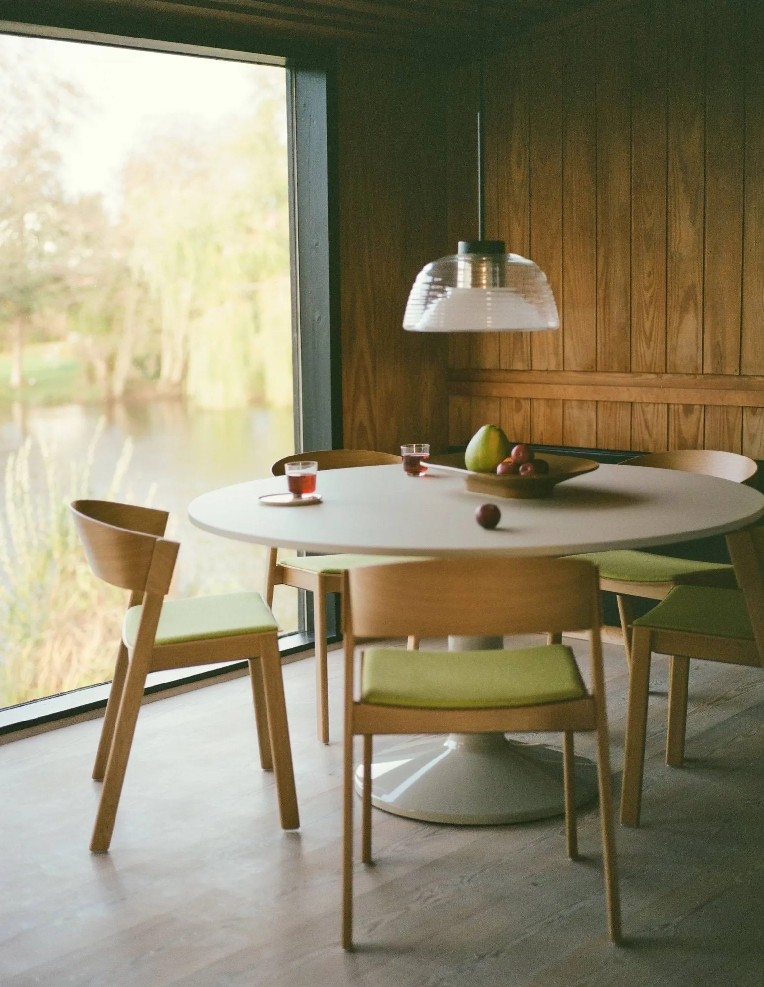 Cover Side Chair leather, Konjakk-eik Muuto
