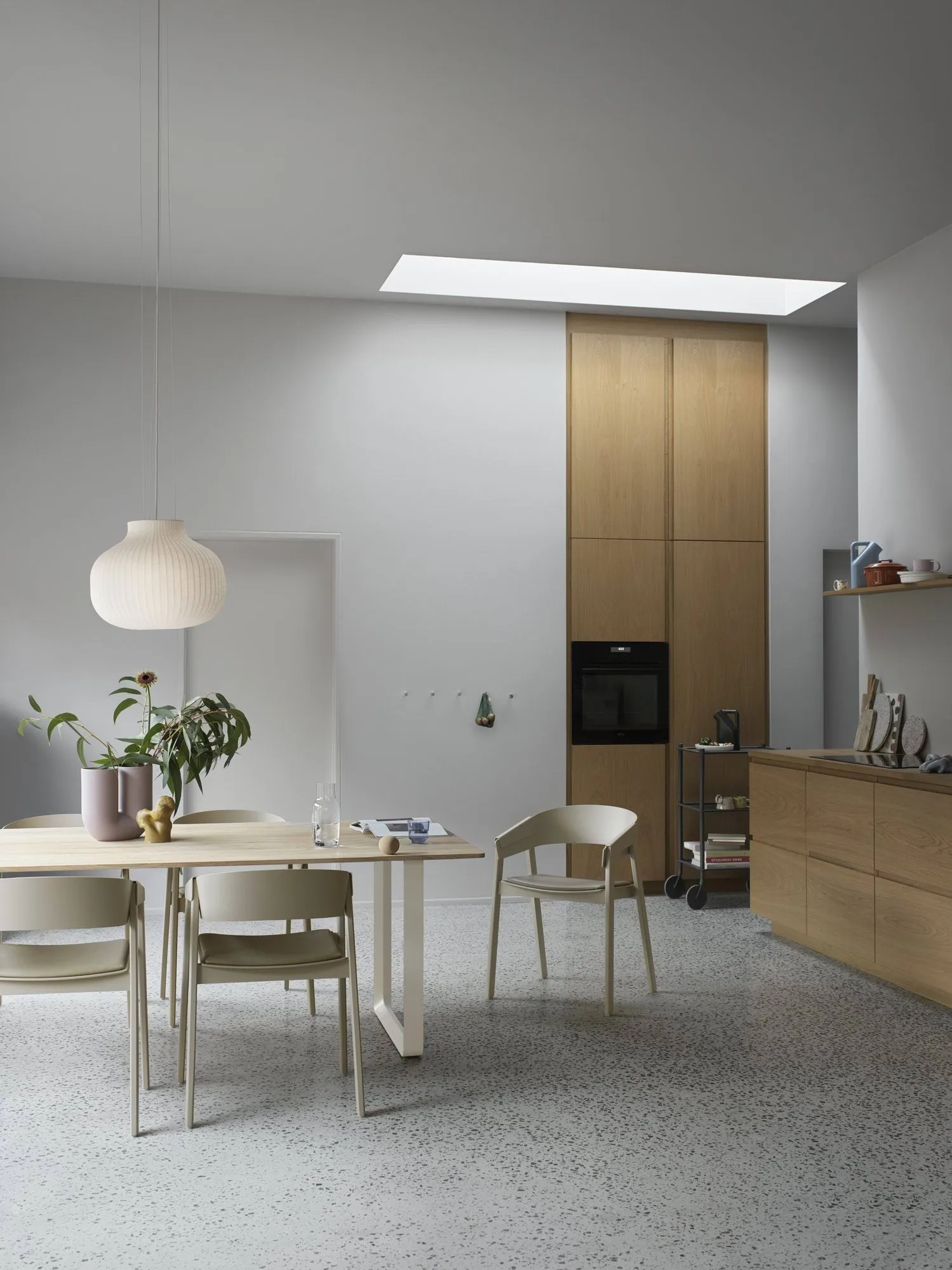 Dots Wood knagg, Light olive, Ø6,5 cm Muuto