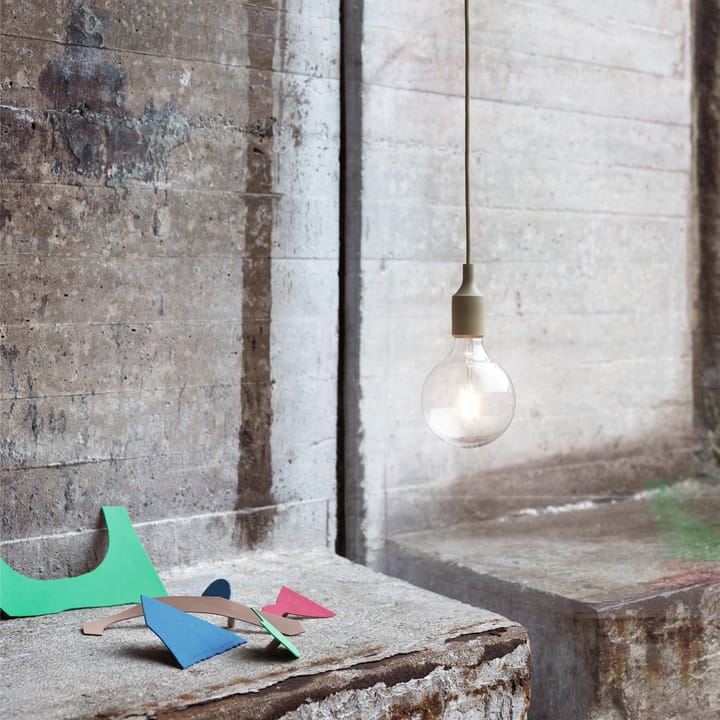E 27 lampe, olivengrønn Muuto