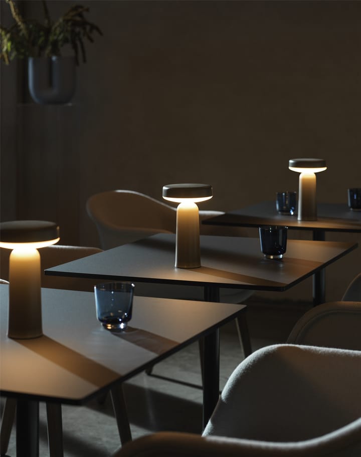 Ease portabel bordlampe 21,5 cm, Taupe Muuto