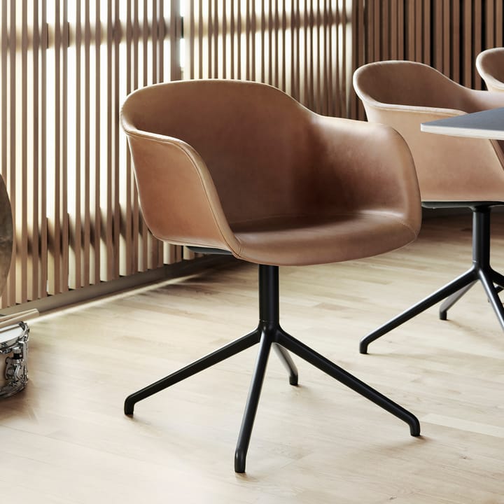Fiber armchair med dreibar kontorfot som kan svinges, grey, grått stativ Muuto