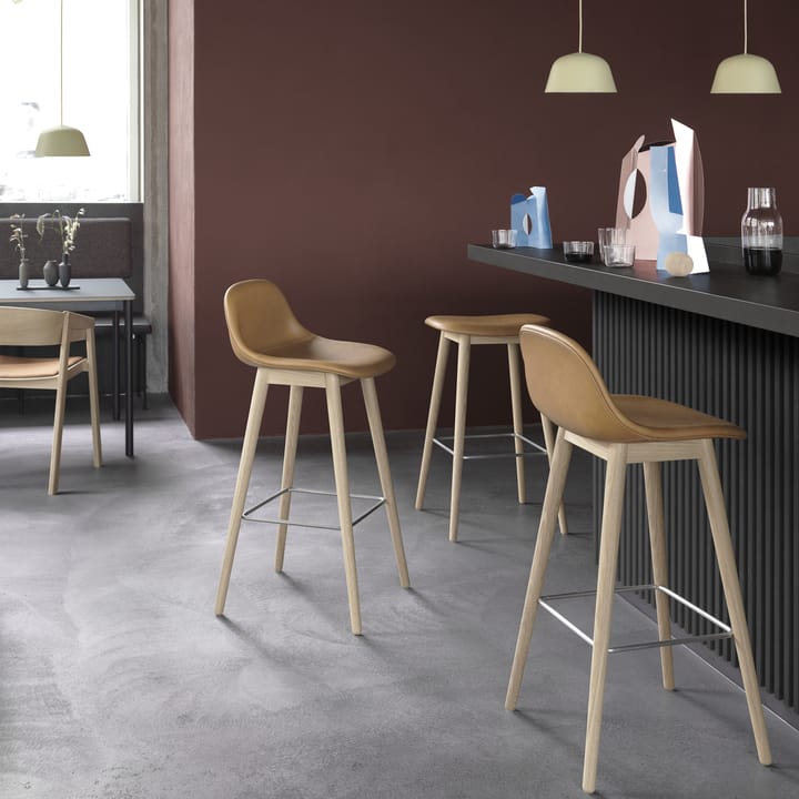 Fiber counter stool 65 cm - skinn cognac, eikeben - Muuto