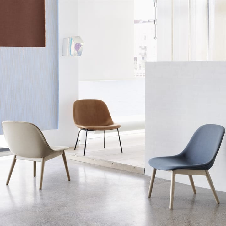 Fiber Lounge stol med eikebein, beige Muuto