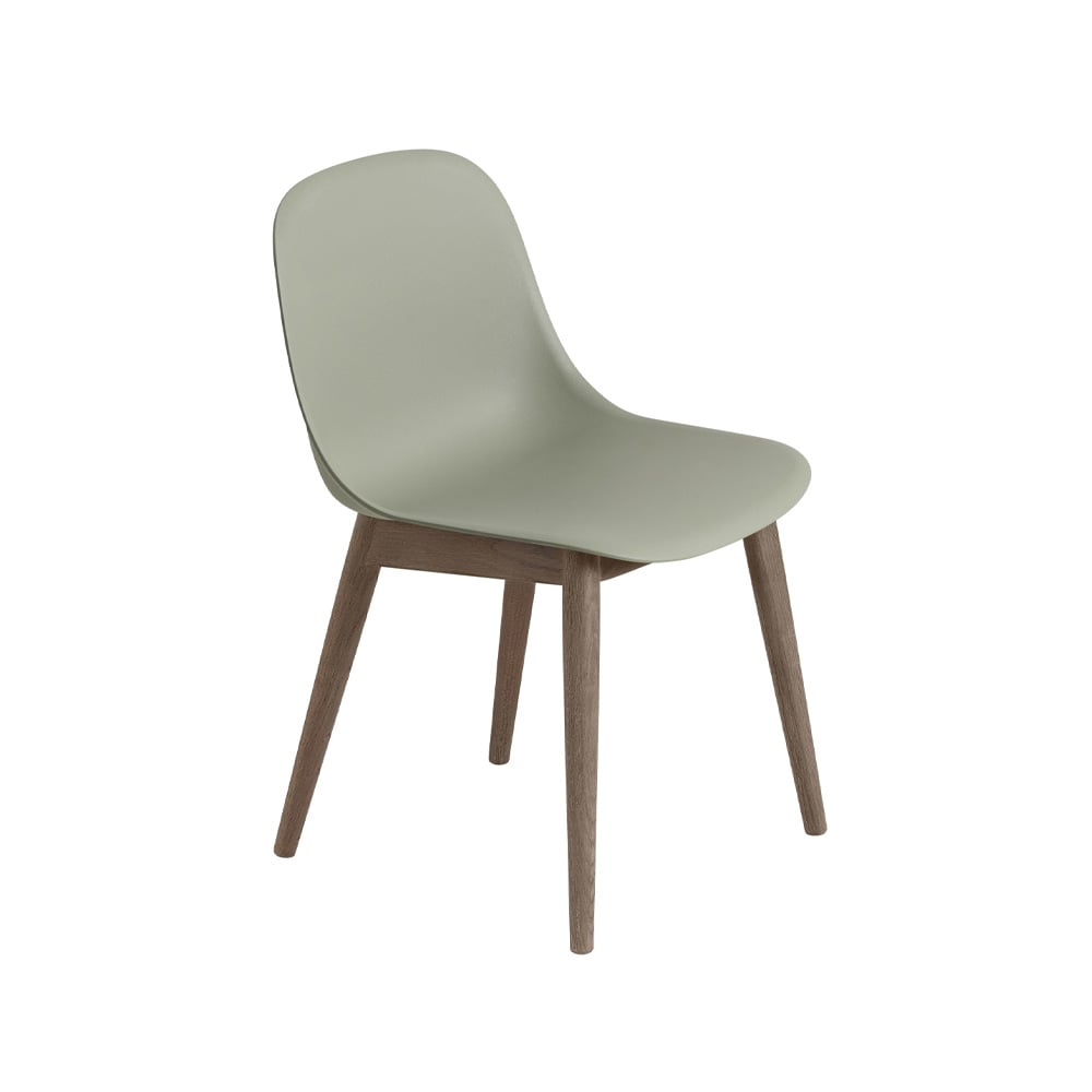 Muuto Fiber stol med treben dusty green, mrkebrunbeisede ben