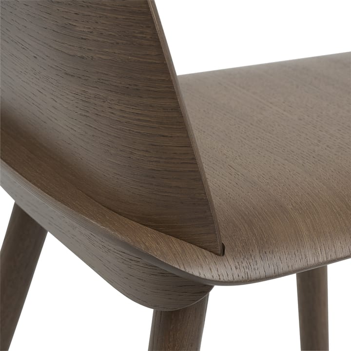 Nerd matstol, Stained dark brown Muuto