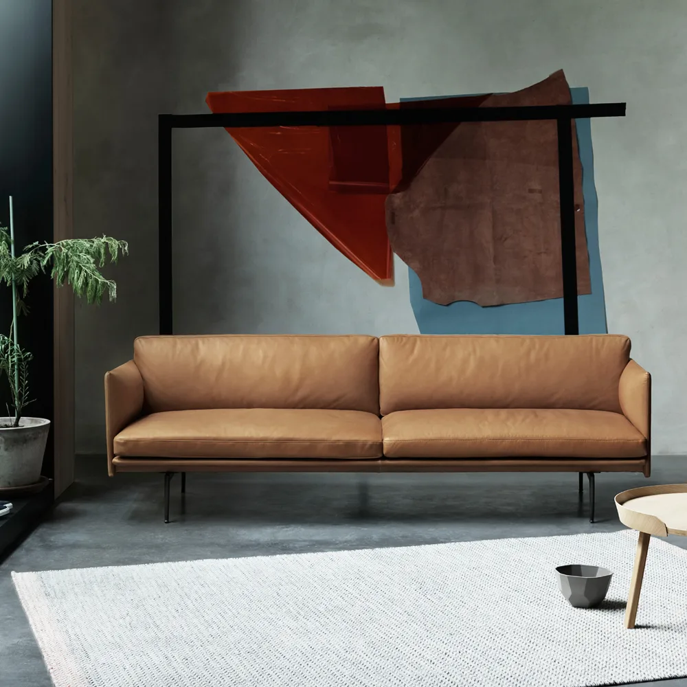 Outline 3-seters sofa skinn, Refine black-svarte ben Muuto