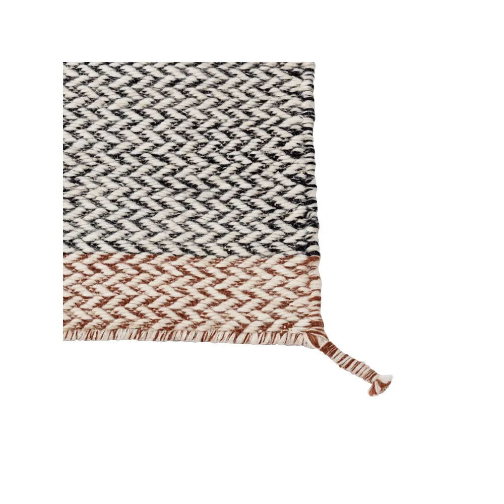 Ply ullteppe 270x360 cm, Black/white Muuto