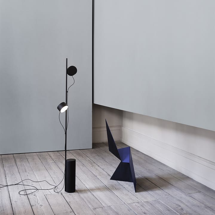 Post gulvlampe, Svart Muuto