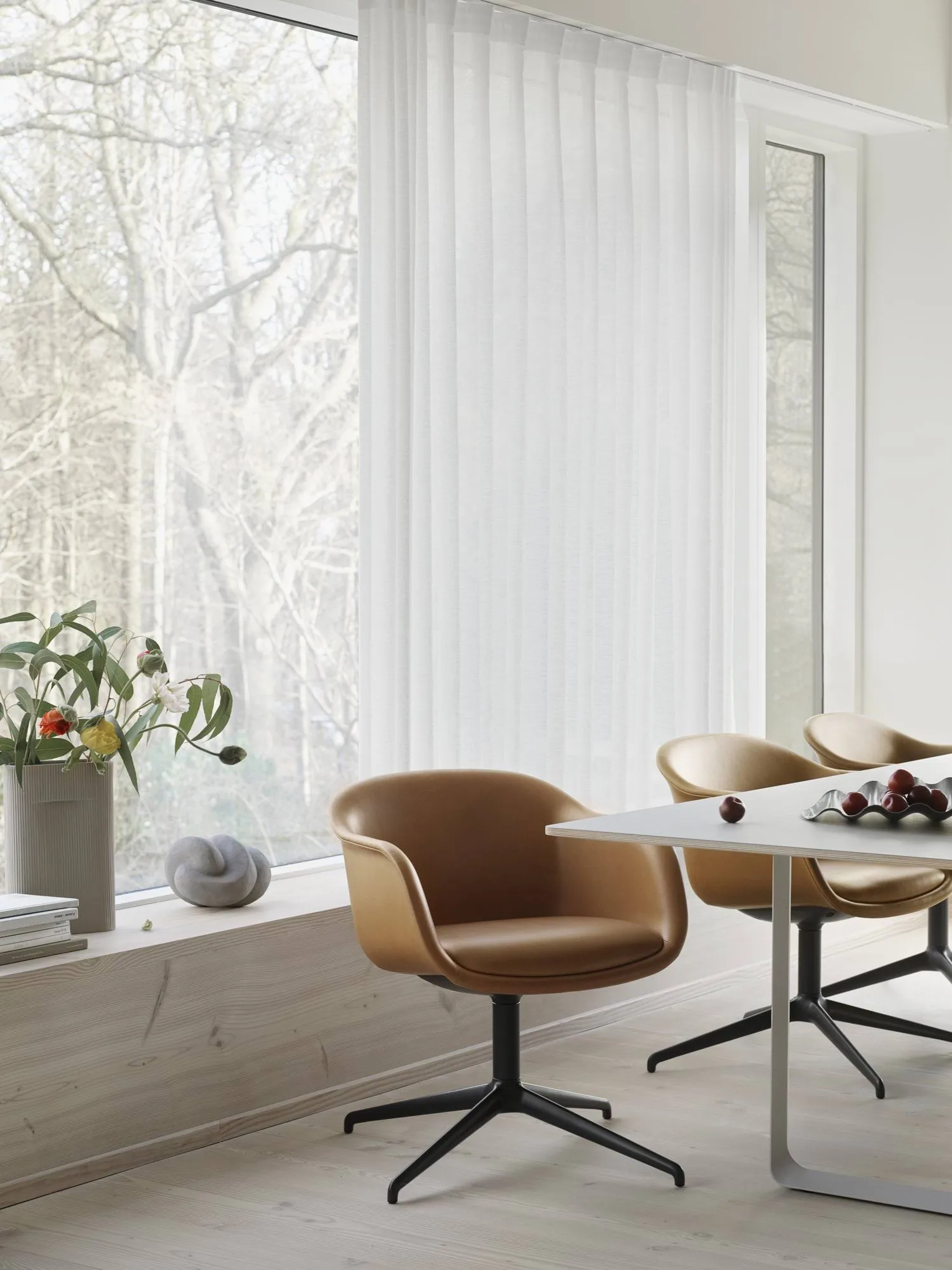 Ridge vase frostat glass 35 cm, Lyseoransje Muuto