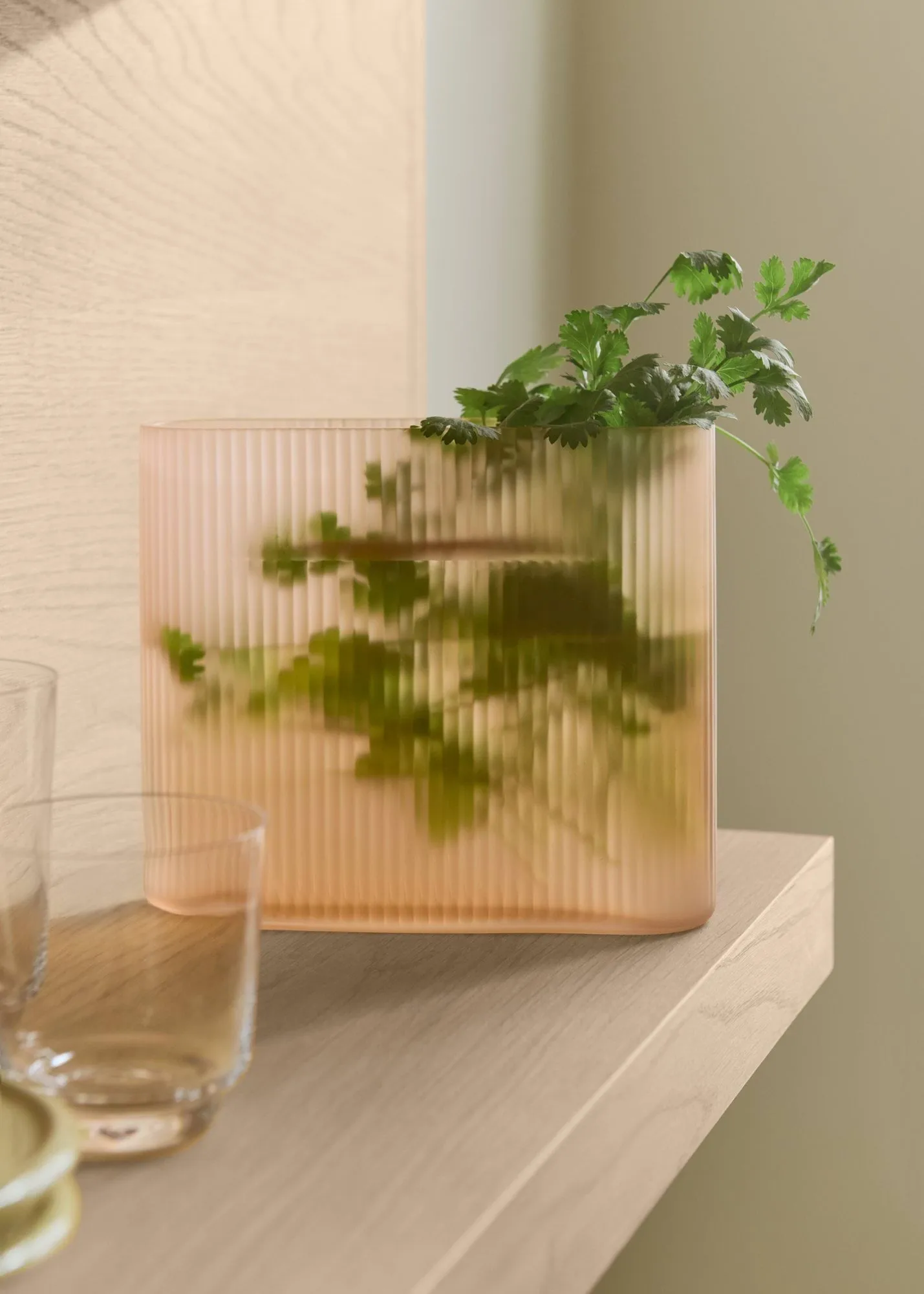Ridge vase frostet glass 16,5 cm, Lyseoransje Muuto