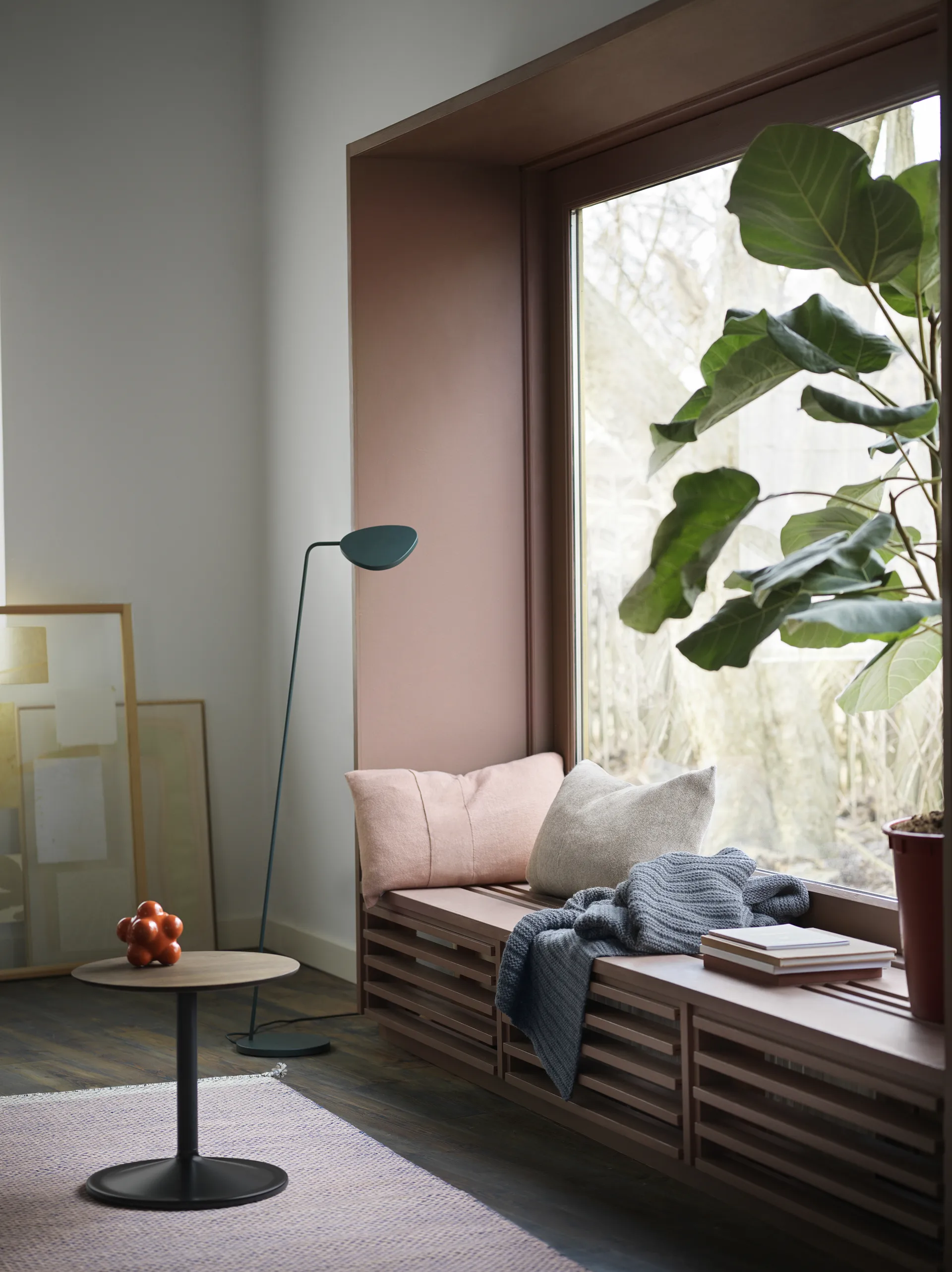 Soft sidebord 40 cm, Solid smoked oak-black Muuto