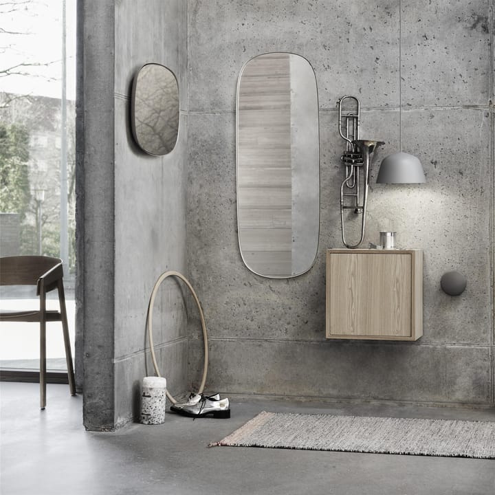 Stacked 2.0 hyller med dør, medium, eik Muuto