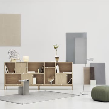 Stacked 2.0 hyller med ryggskive, large - eik - Muuto
