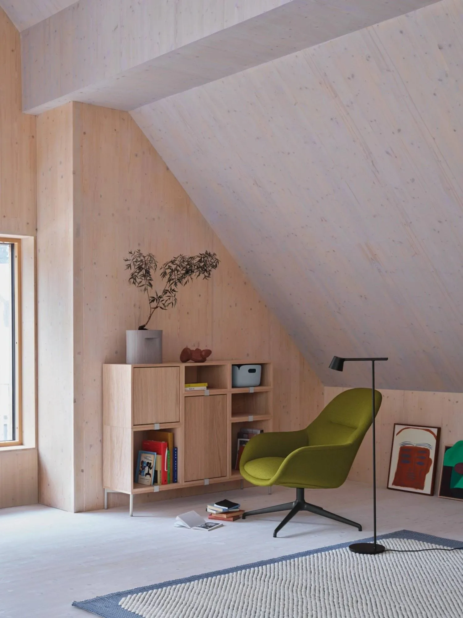 Stacked 2.0 hyller med ryggskive, small, eik Muuto