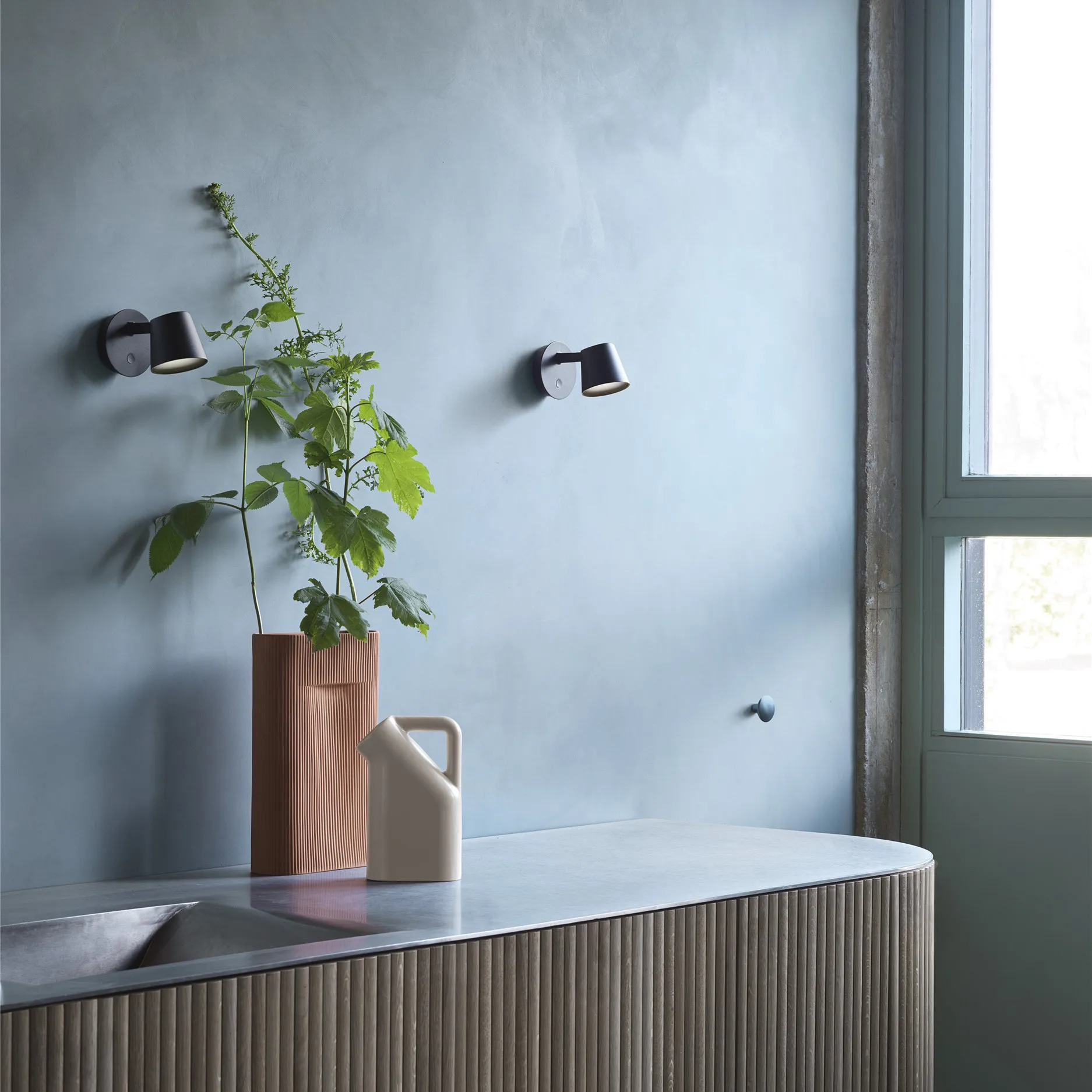 Tip vegglampe, Black Muuto