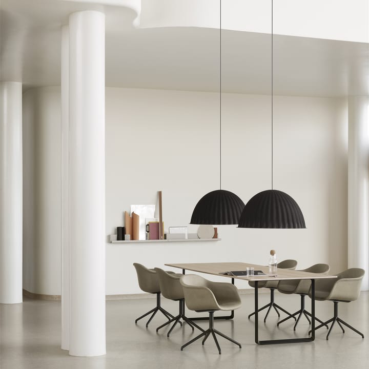 Under the bell taklampe Ø 82 cm, svart Muuto