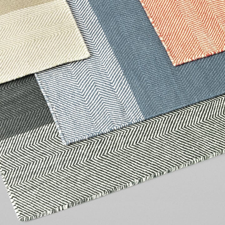 Varjo gulvteppe 170x240 cm, blå Muuto