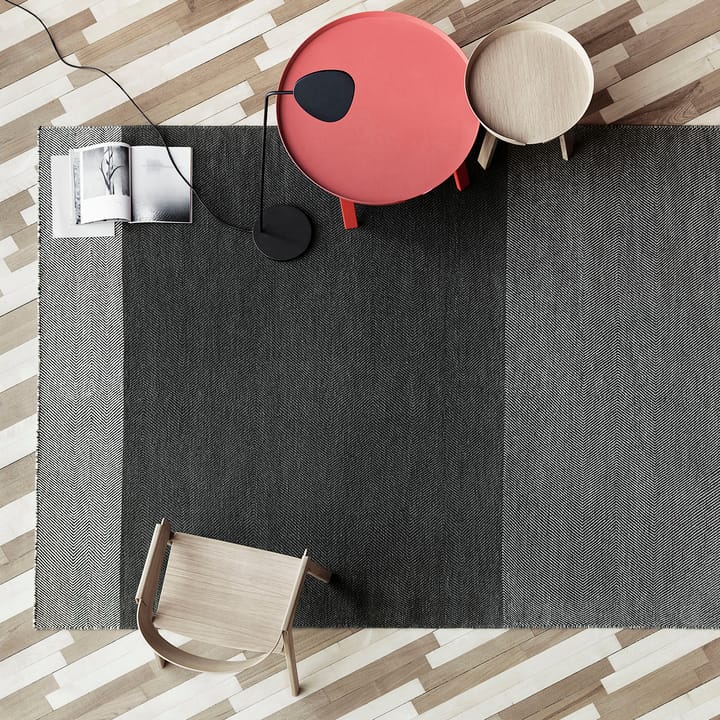 Varjo gulvteppe 170x240 cm, mörkgrå Muuto