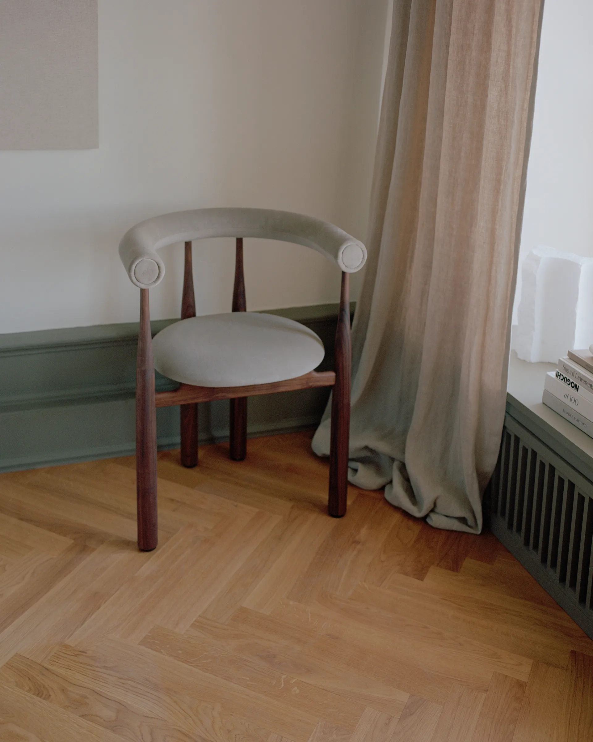 Bukowski armstol trukket, Walnut, Megan 26 Beige New Works