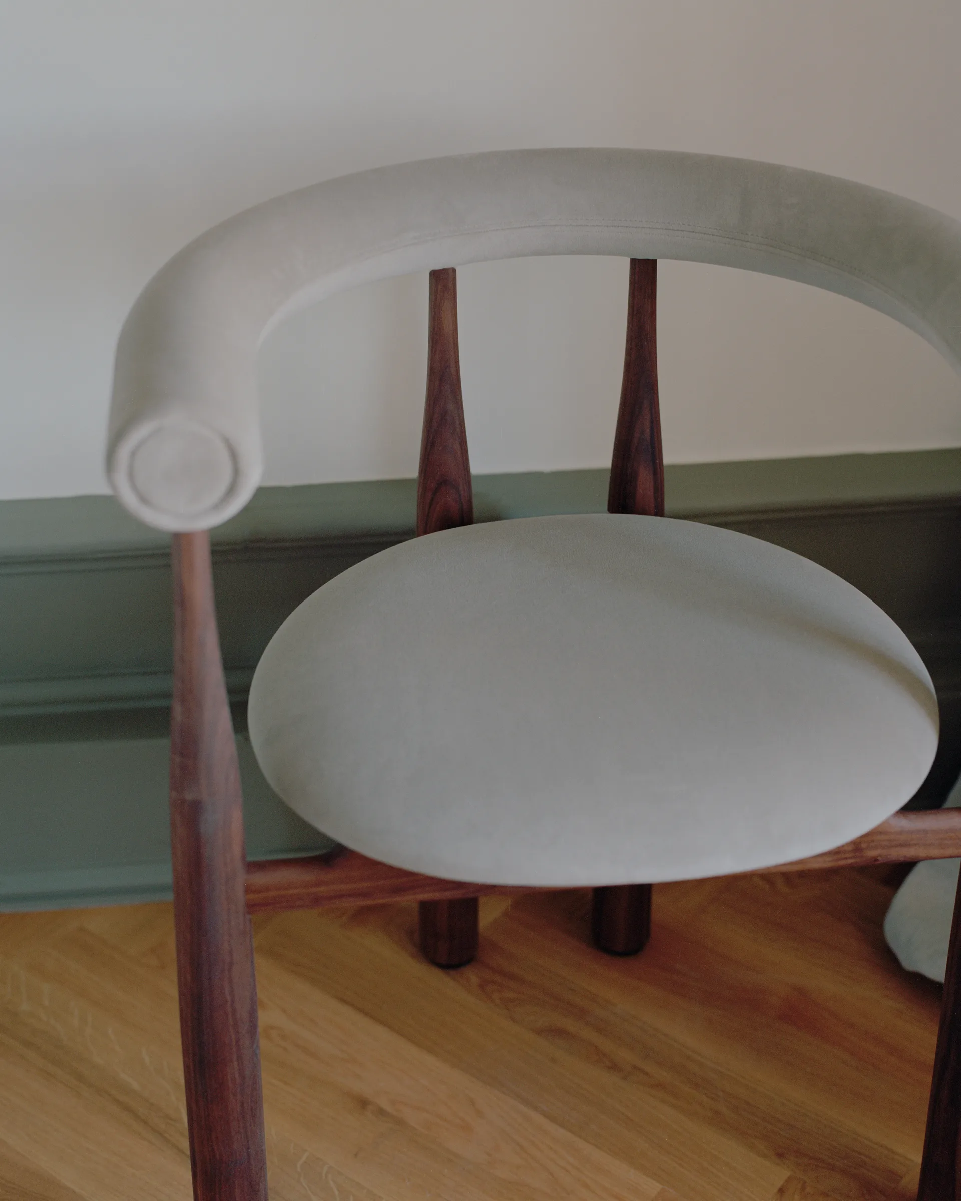 Bukowski armstol trukket, Walnut, Megan 26 Beige New Works