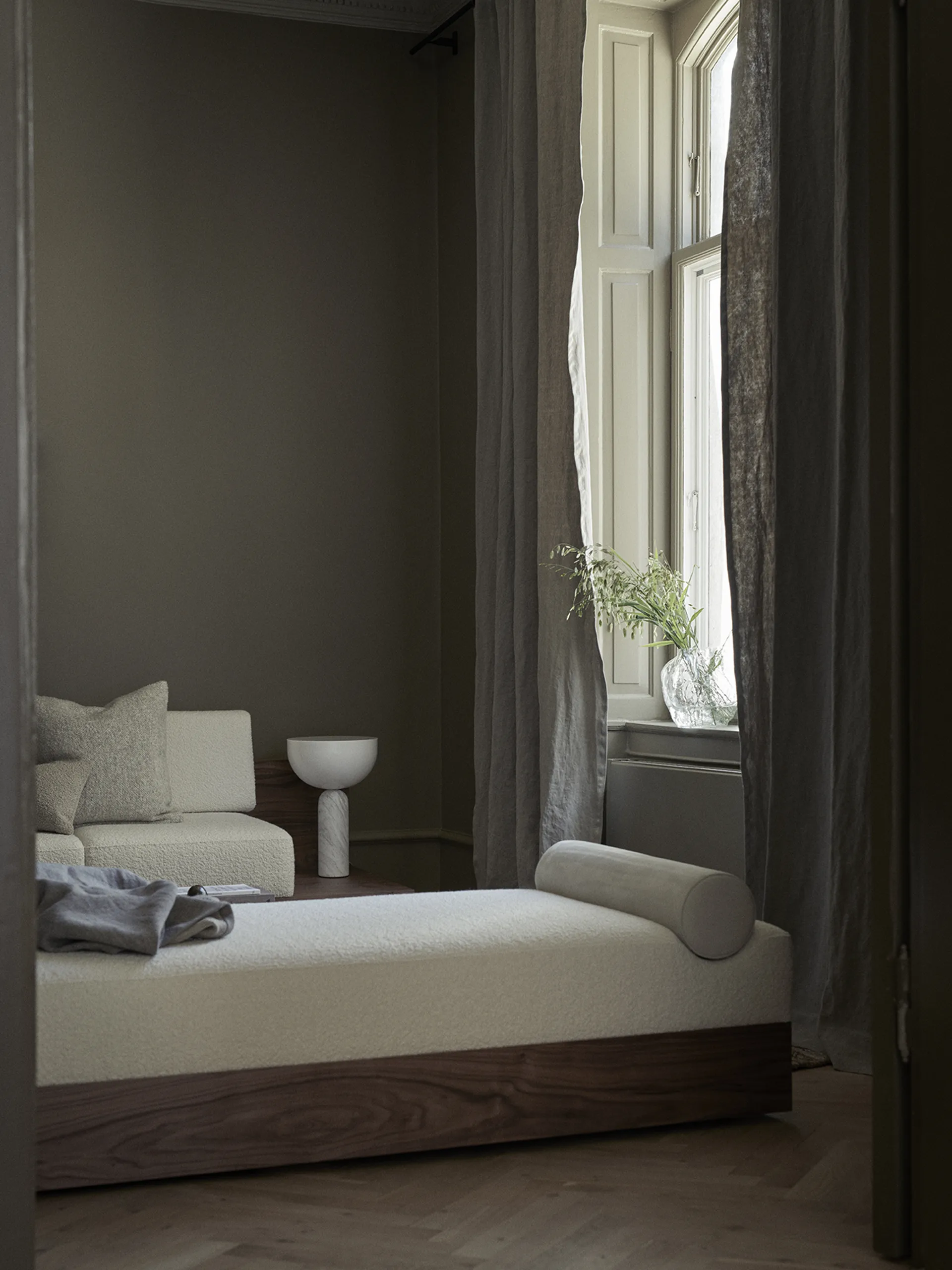 Dagseng Mass 200x75x51 cm, Karakorum ivory 001-walnut New Works