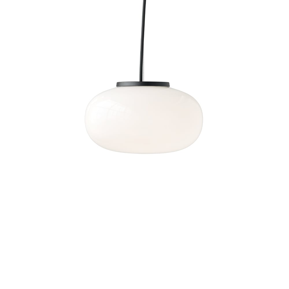 Bilde av New Works Karl-Johan Small takpendel Ø23 cm Opalhvit