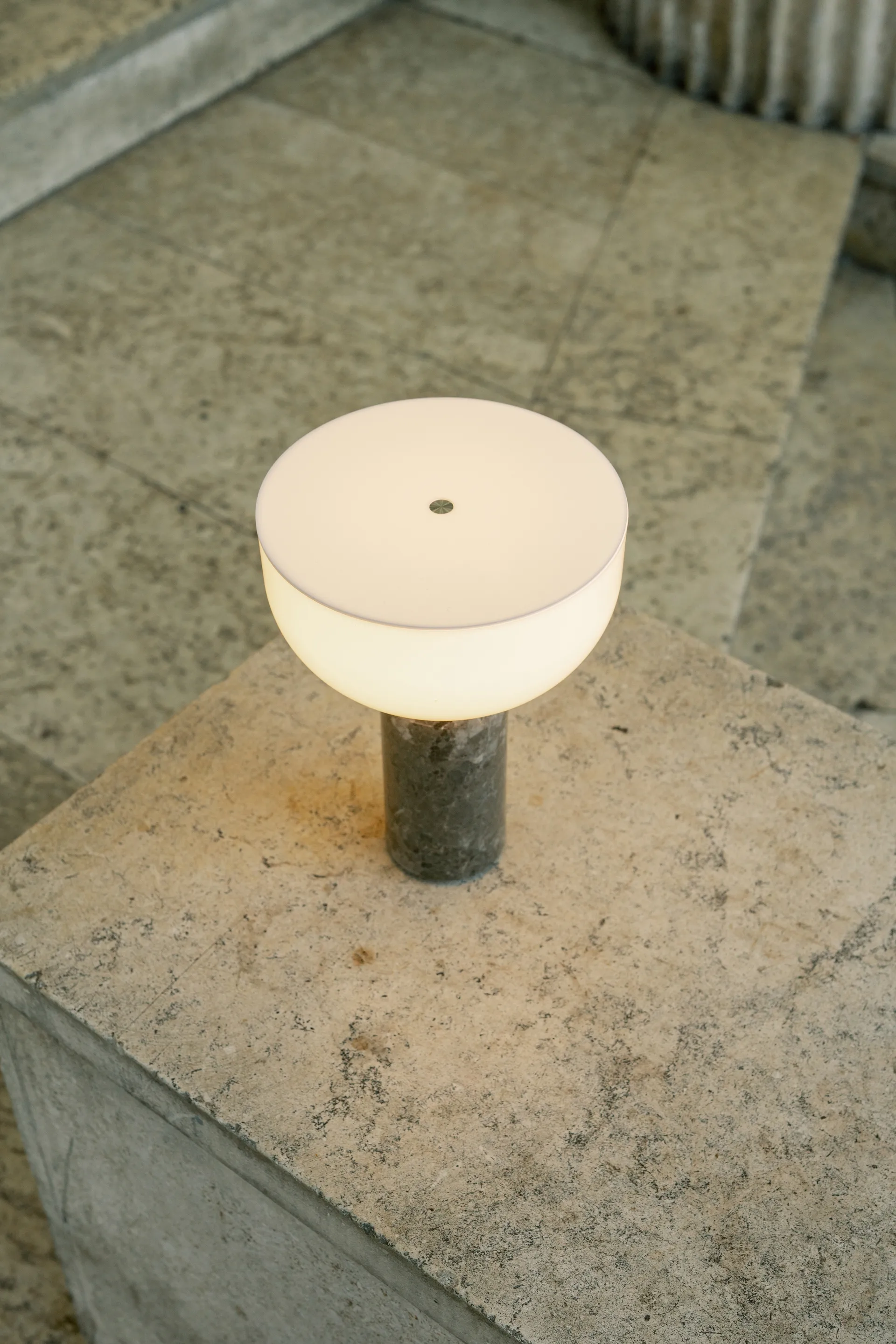 Kizu bærbare bordlampe, Gris du marais New Works
