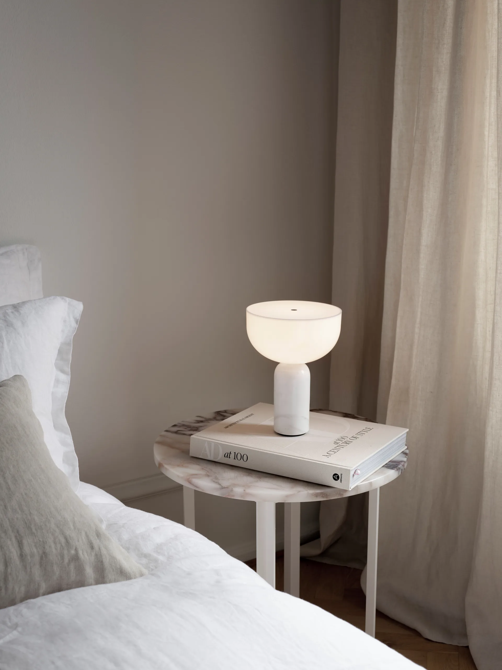 Kizu bærbare bordlampe, White marble New Works
