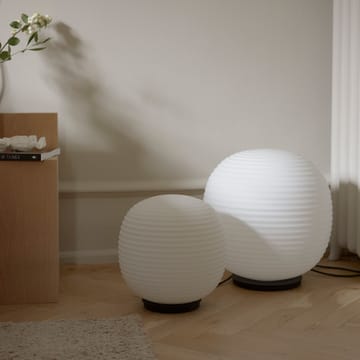 Lantern Globe gulvlampe large - Frosted white opal glass - New Works