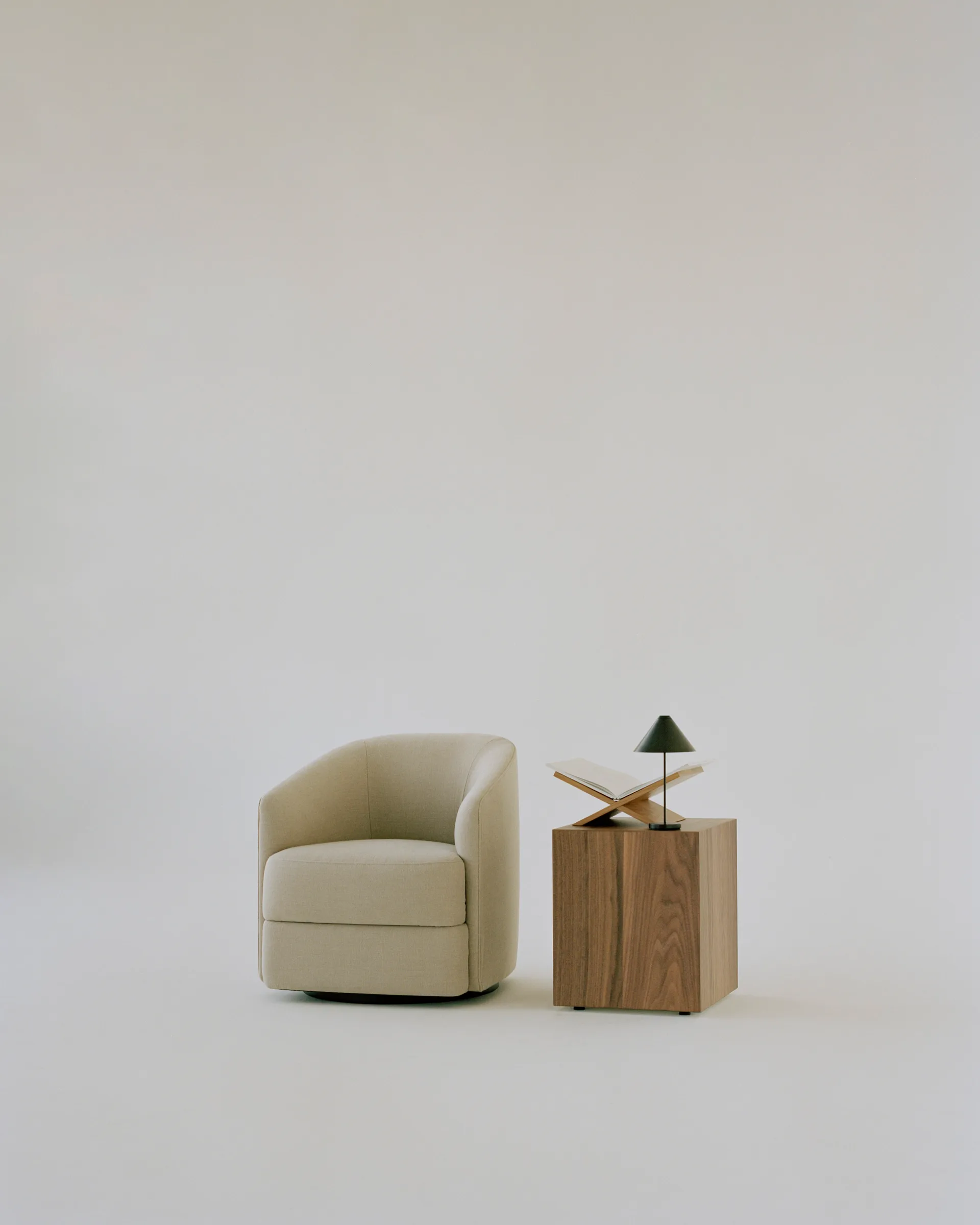 Mass sidebord 40 x 40x 47 cm, Walnut New Works