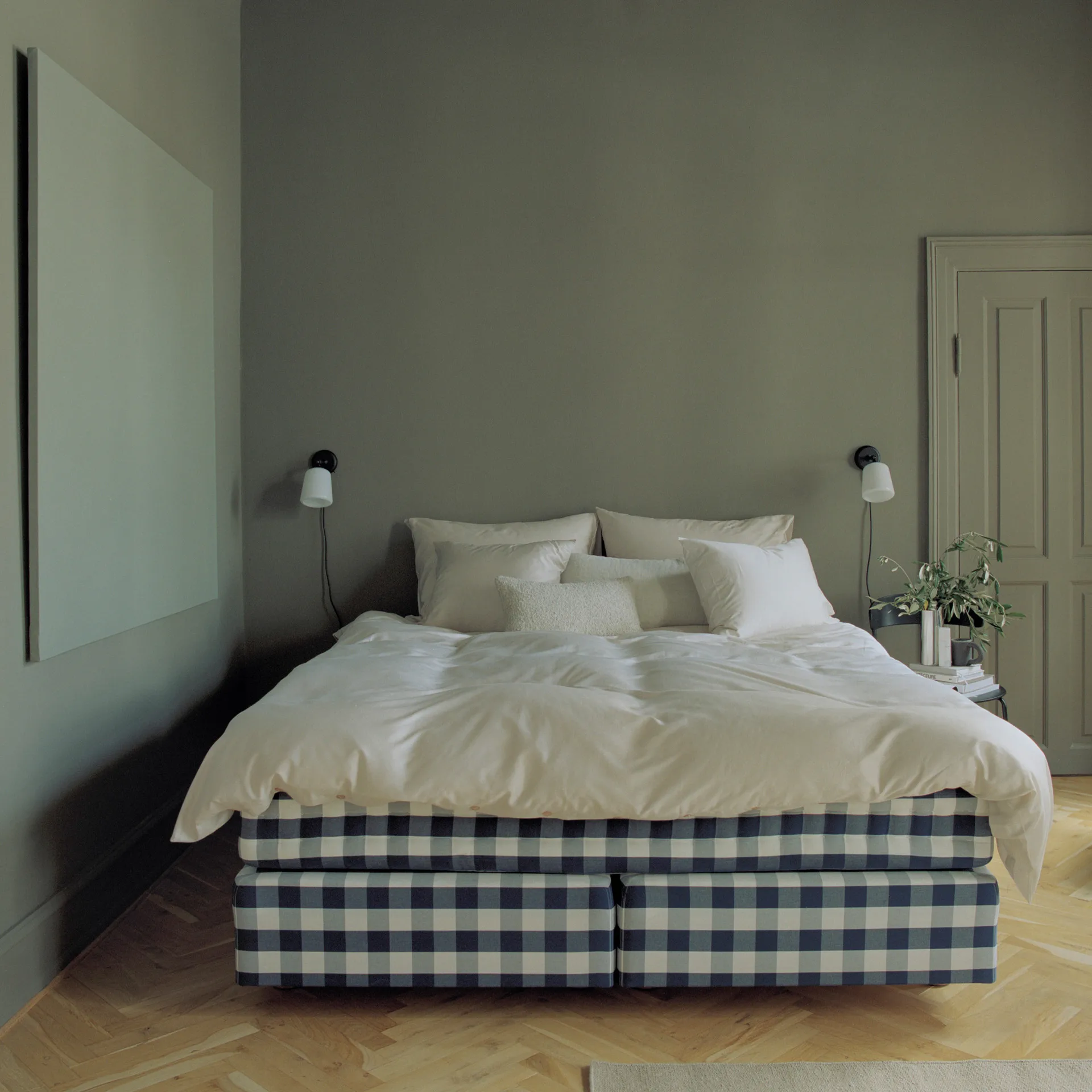 Material vegglampe, White opal glass New Works