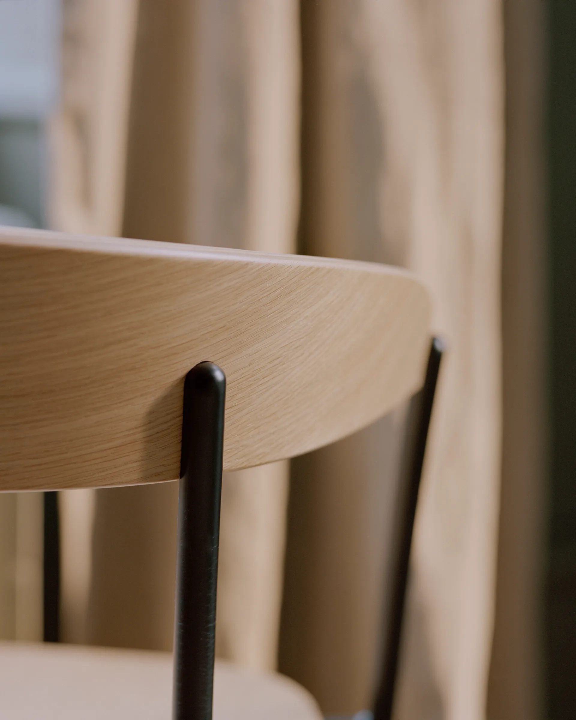 Missing karmstol, Eik New Works