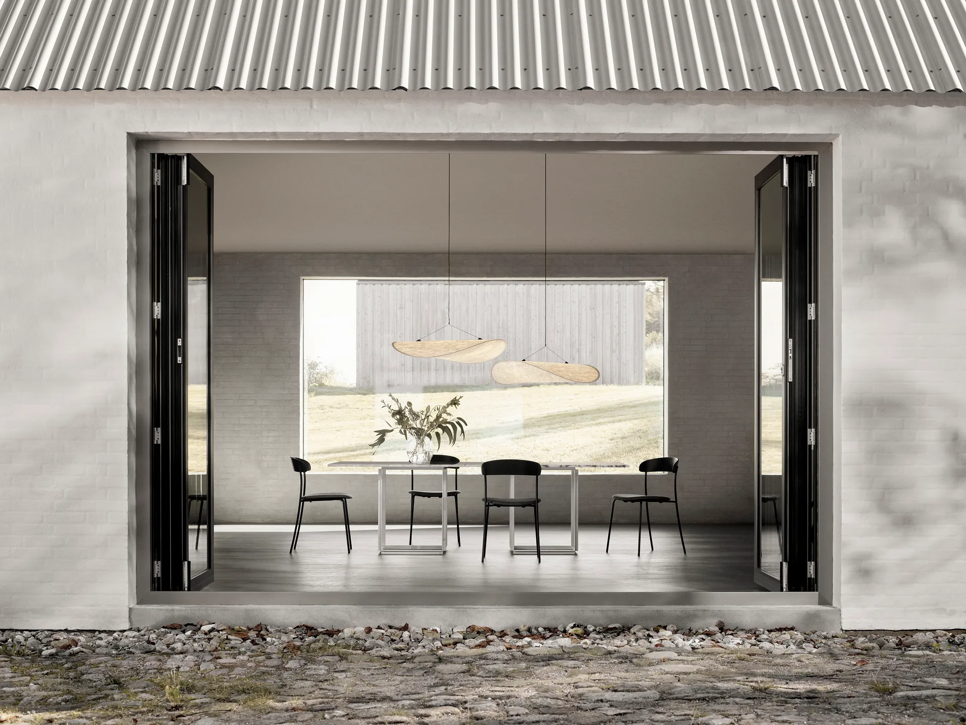 Missing stol, Svart ask New Works