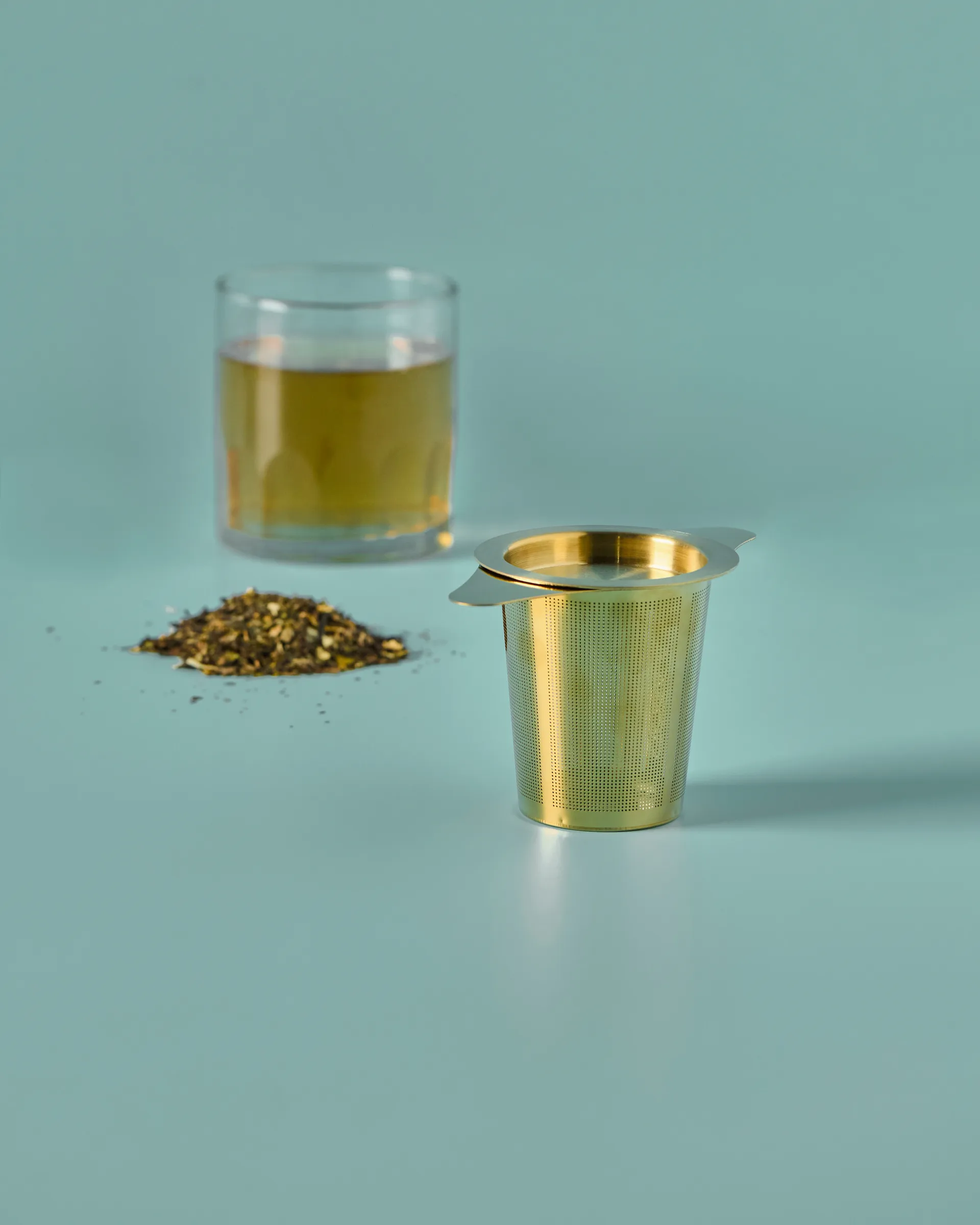 Nicolas Vahé tea strainer, Gyllen finish Nicolas Vahé