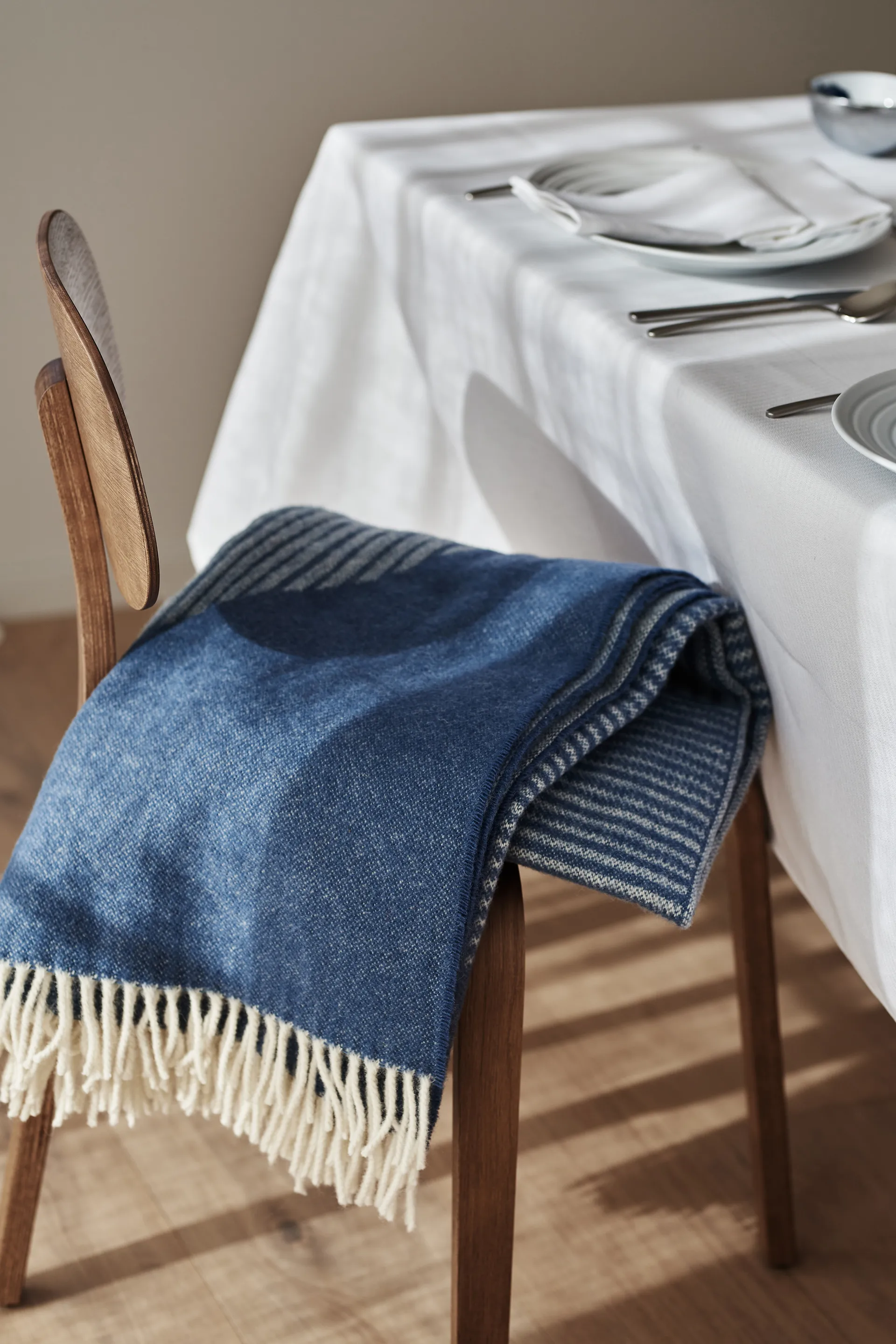 Circles ullpledd 130 x 185 cm, Blå NJRD