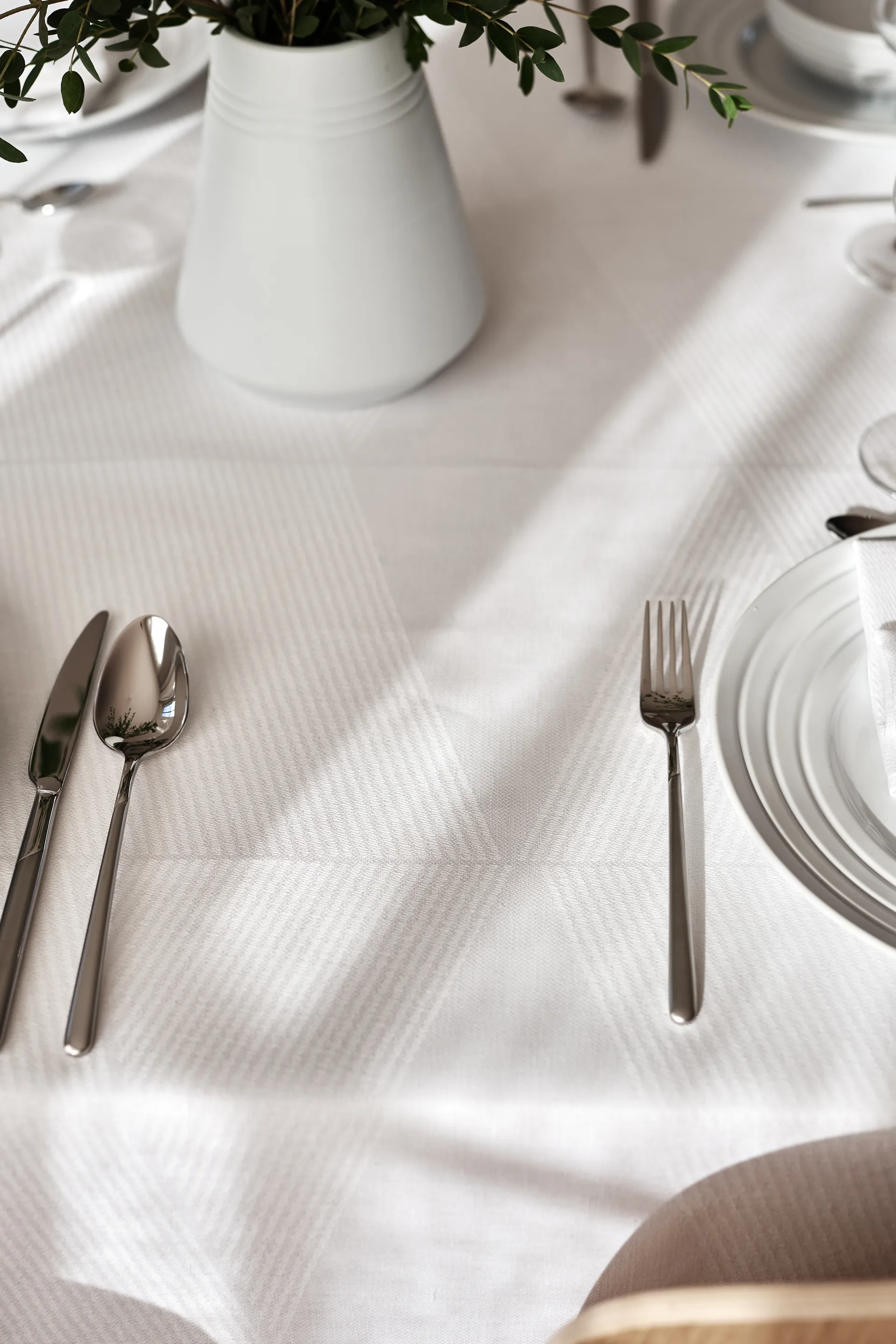 Geometric duk 147 x 250 cm, Hvit NJRD