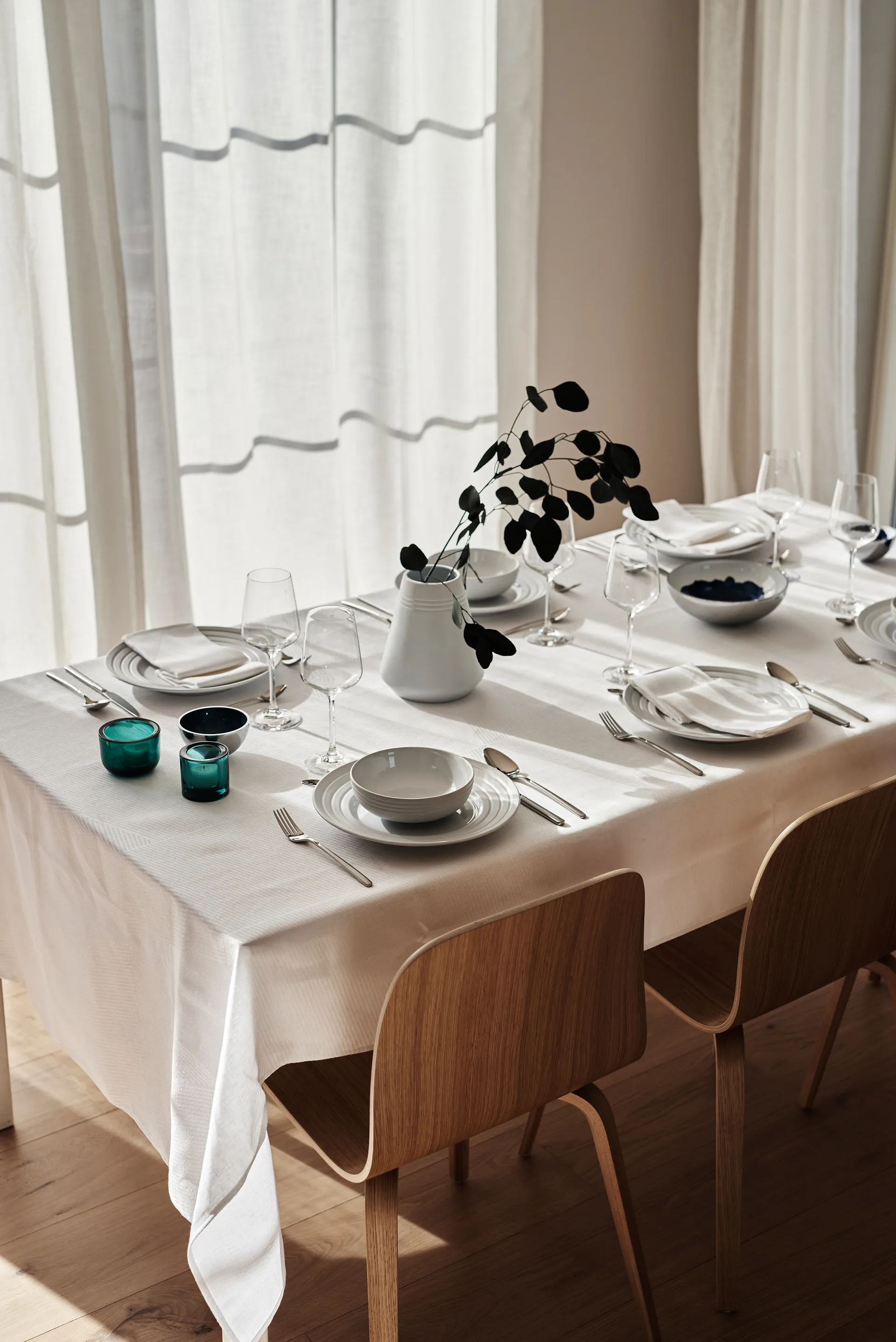 Geometric duk 147 x 250 cm, Hvit NJRD